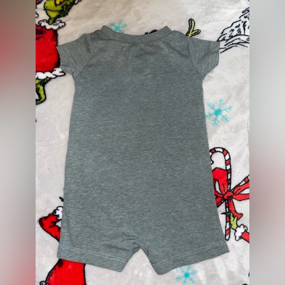 Nike 
Baby size 0-6 m 
Gender neutral 
great condition - Picture 2 of 3